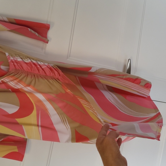 2 for $25 Lightweight 3/4 sleeve size S Dress - Picture 4 of 6